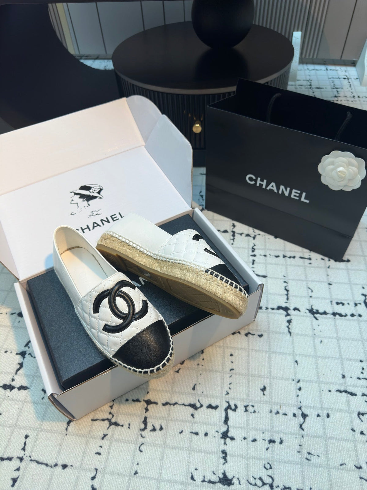 ESPADRILLES LOAFERS IN WHITE LAMBSKIN WITH BLACK LOGO