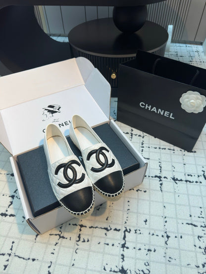ESPADRILLES LOAFERS IN WHITE LAMBSKIN WITH BLACK LOGO