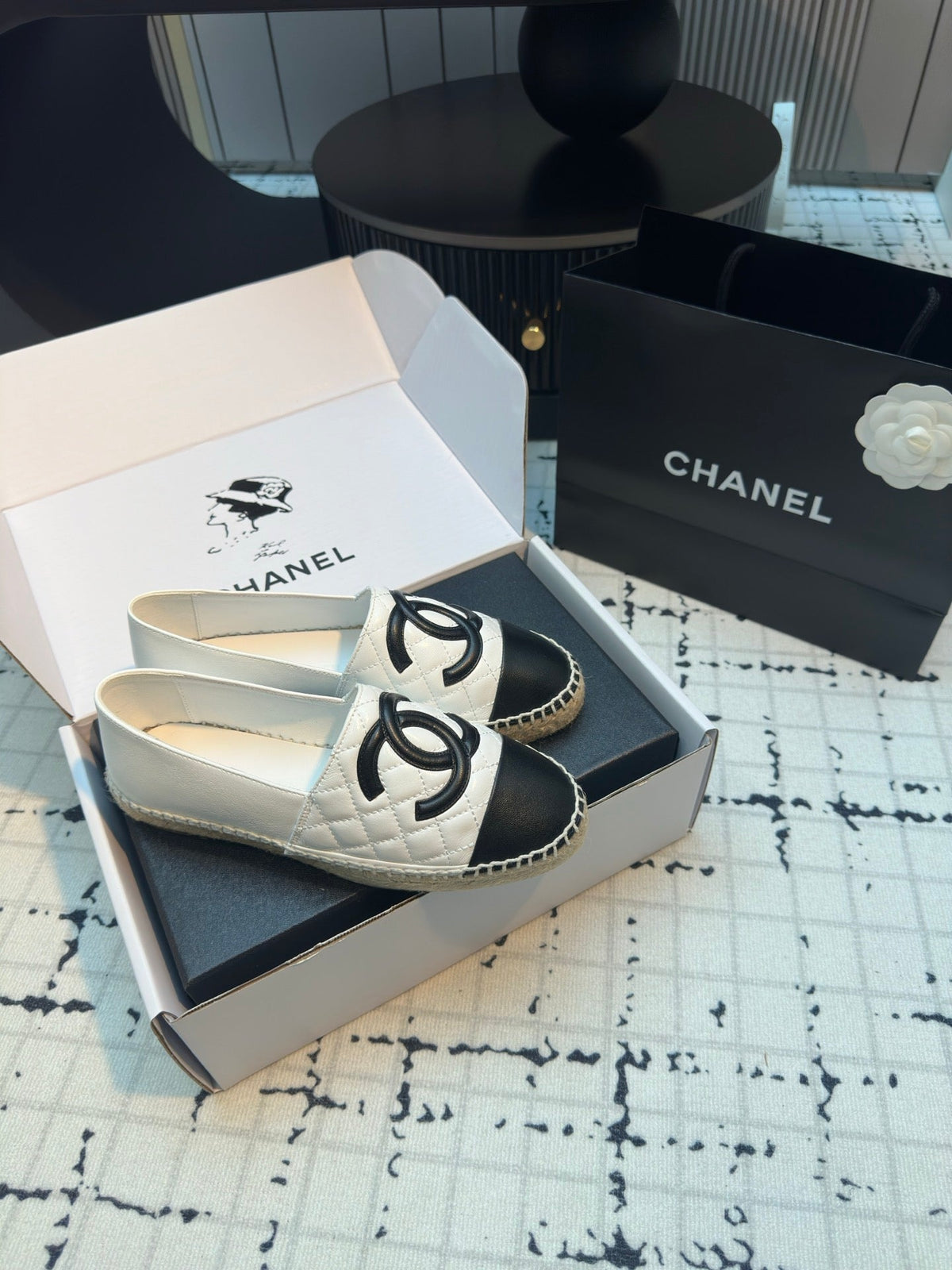ESPADRILLES LOAFERS IN WHITE LAMBSKIN WITH BLACK LOGO