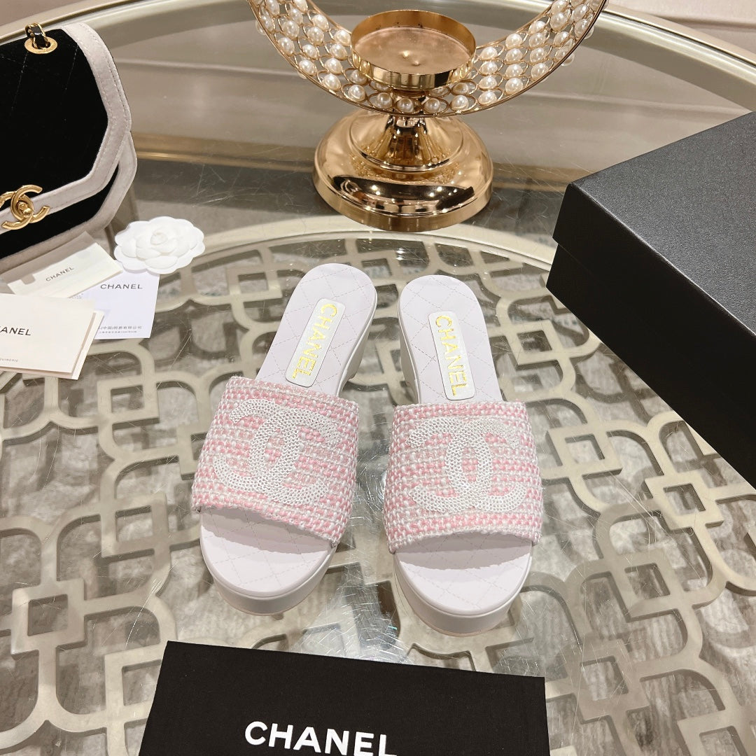 WEDGE PLATFORM IN LIGHT PINK FABRIC WITH WHITE LOGO