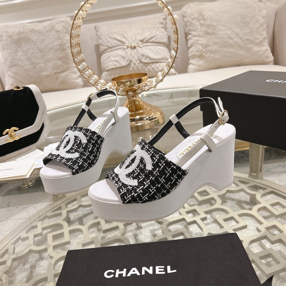 WEDGE SANDALS IN BLACK FABRIC WITH WHITE LOGO