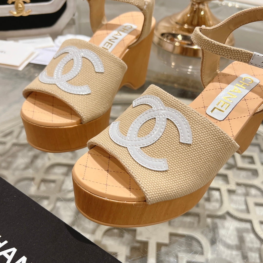 WEDGE SANDALS IN BEIGE CREAM LAMBSKIN WITH WHITE LOGO