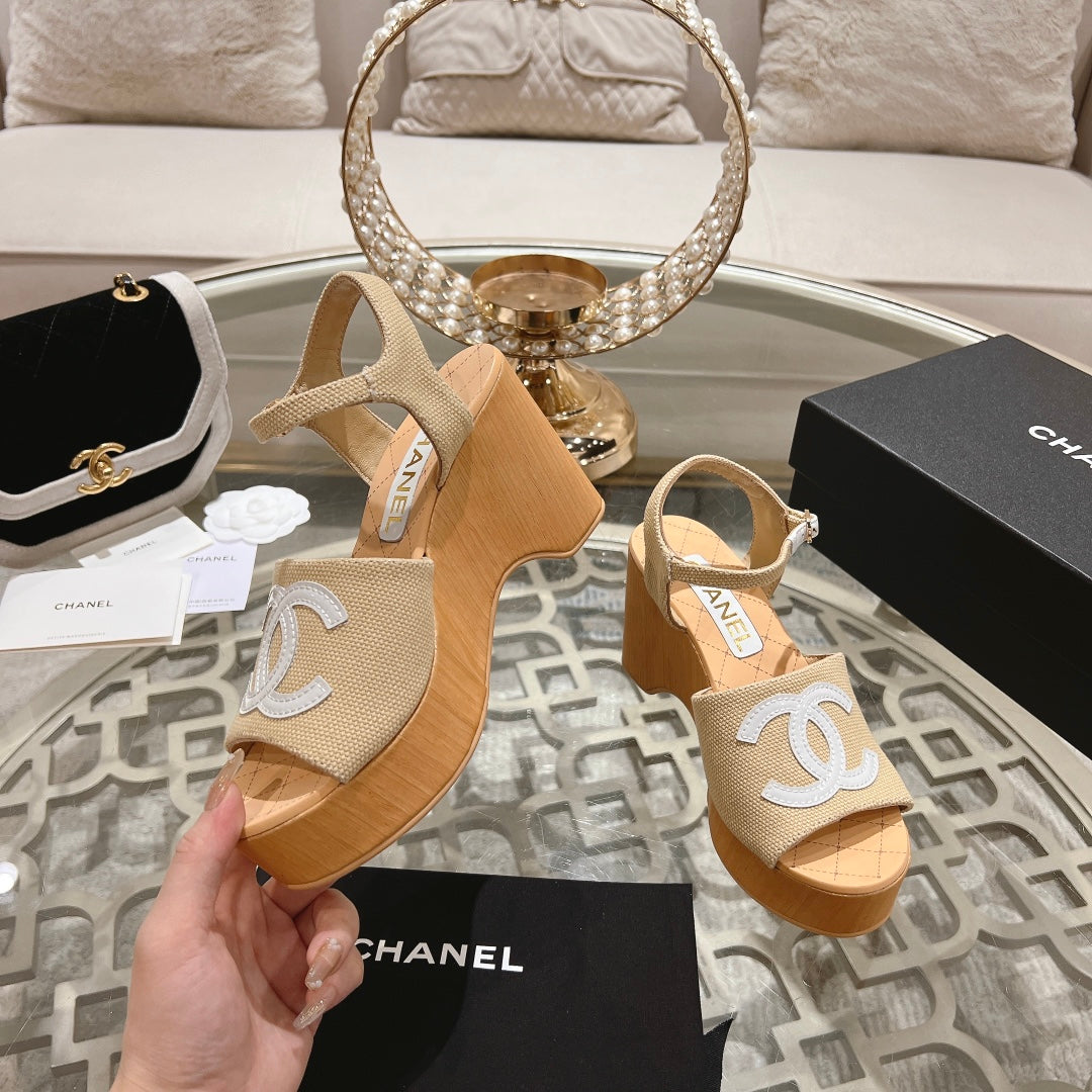 WEDGE SANDALS IN BEIGE CREAM LAMBSKIN WITH WHITE LOGO