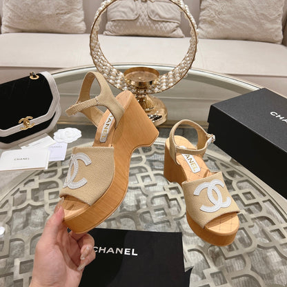 WEDGE SANDALS IN BEIGE CREAM LAMBSKIN WITH WHITE LOGO