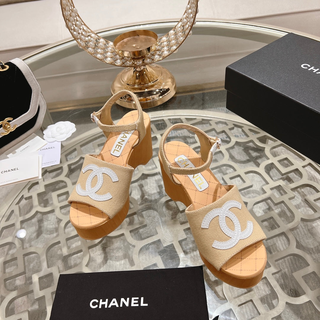 WEDGE SANDALS IN BEIGE CREAM LAMBSKIN WITH WHITE LOGO