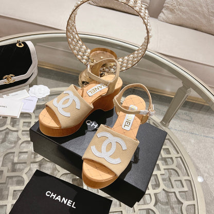 WEDGE SANDALS IN BEIGE CREAM LAMBSKIN WITH WHITE LOGO