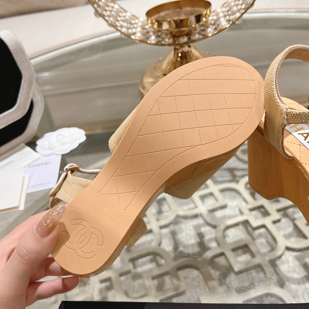 WEDGE SANDALS IN BEIGE CREAM LAMBSKIN WITH WHITE LOGO