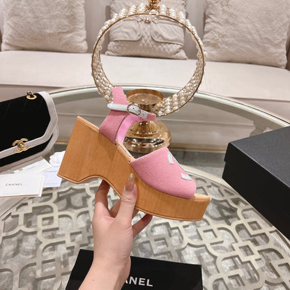 WEDGE SANDALS IN LIGHT PINK LAMBSKIN WITH LOGO