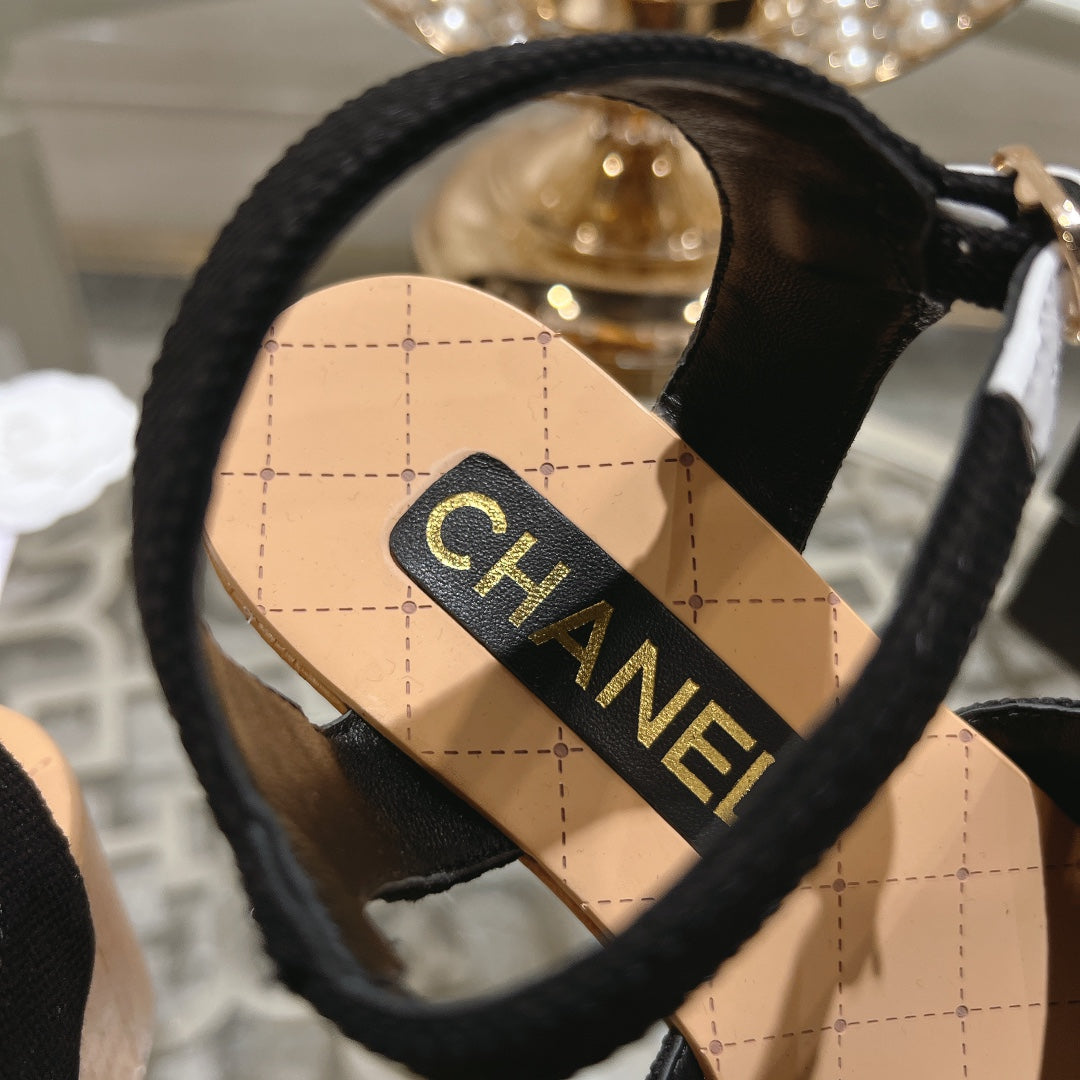 WEDGE SANDALS IN BLACK LAMBSKIN WITH WHITE LOGO