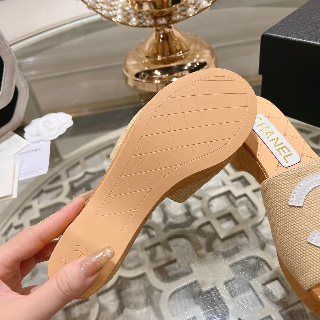 WEDGE PLATFORM IN BEIGE CREAM LAMBSKIN WITH WHITE LOGO