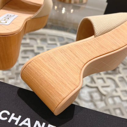 WEDGE PLATFORM IN BEIGE CREAM LAMBSKIN WITH WHITE LOGO