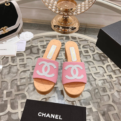 WEDGE PLATFORM IN LIGHT PINK LAMBSKIN WITH WHITE LOGO