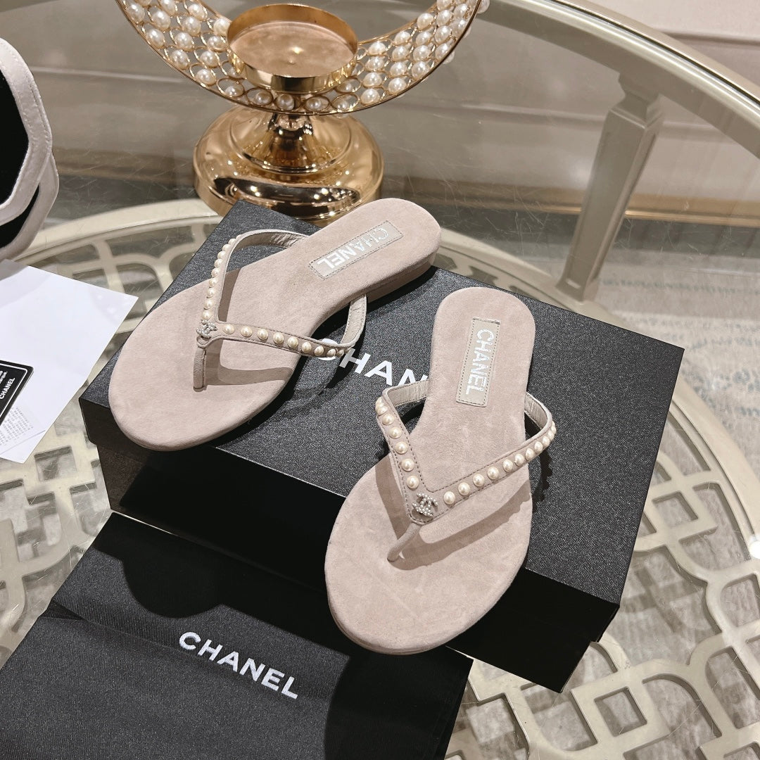 PEARL THONG SANDAL IN PALE PINK SUEDE