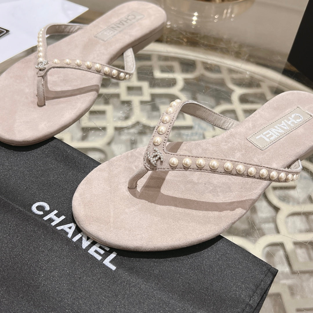 PEARL THONG SANDAL IN PALE PINK SUEDE
