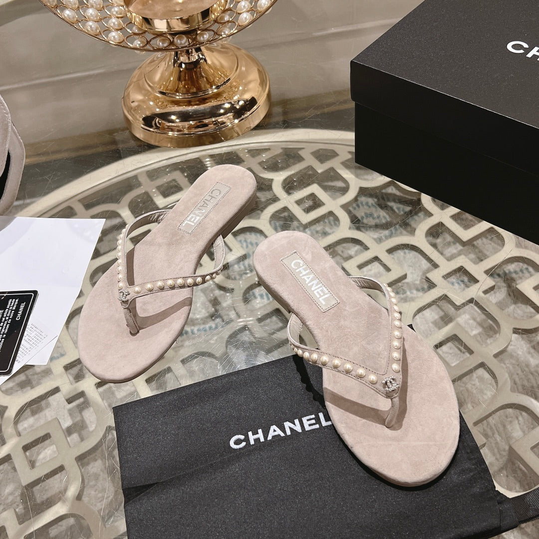 PEARL THONG SANDAL IN PALE PINK SUEDE
