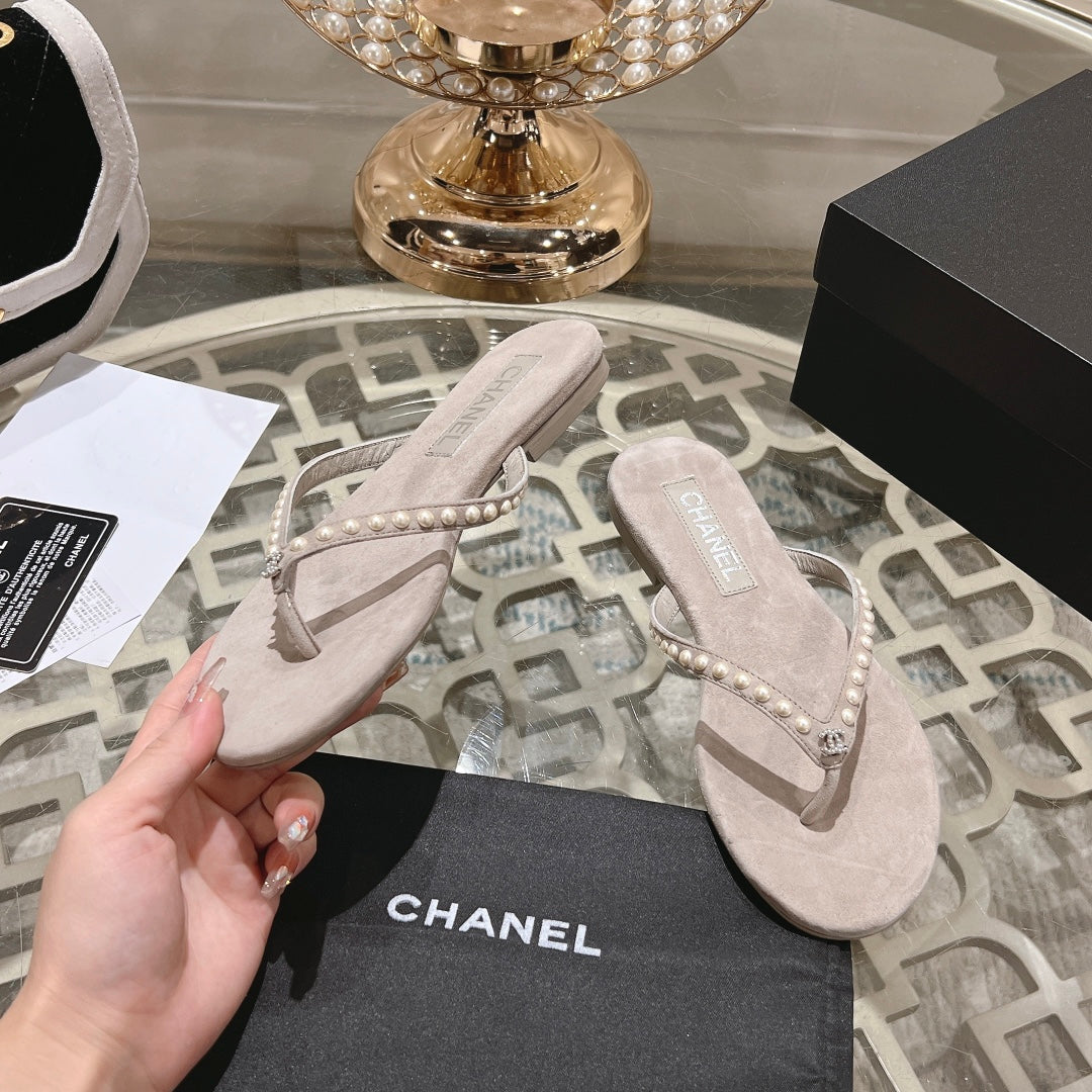 PEARL THONG SANDAL IN PALE PINK SUEDE