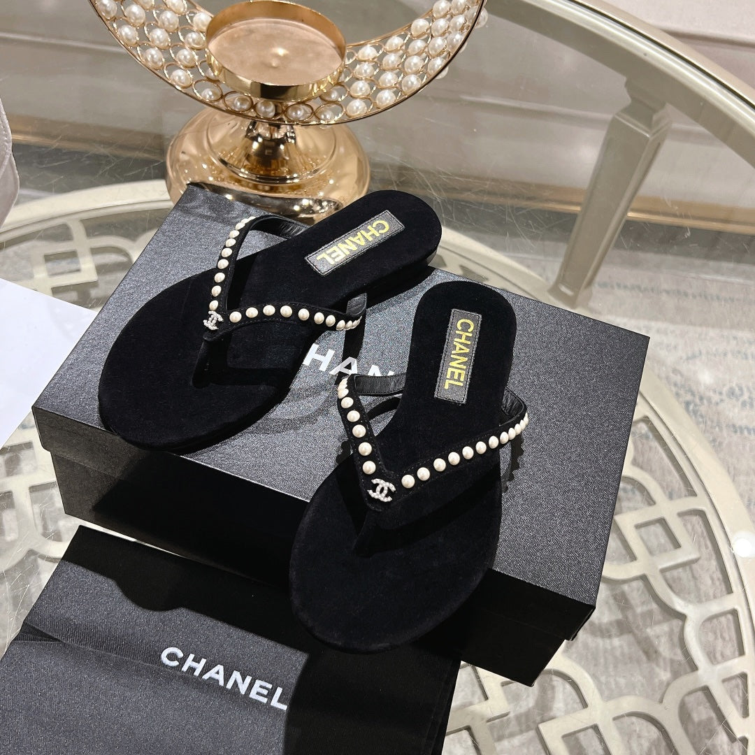 PEARL THONG SANDAL IN BLACK SUEDE