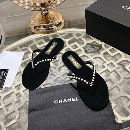 PEARL THONG SANDAL IN BLACK SUEDE