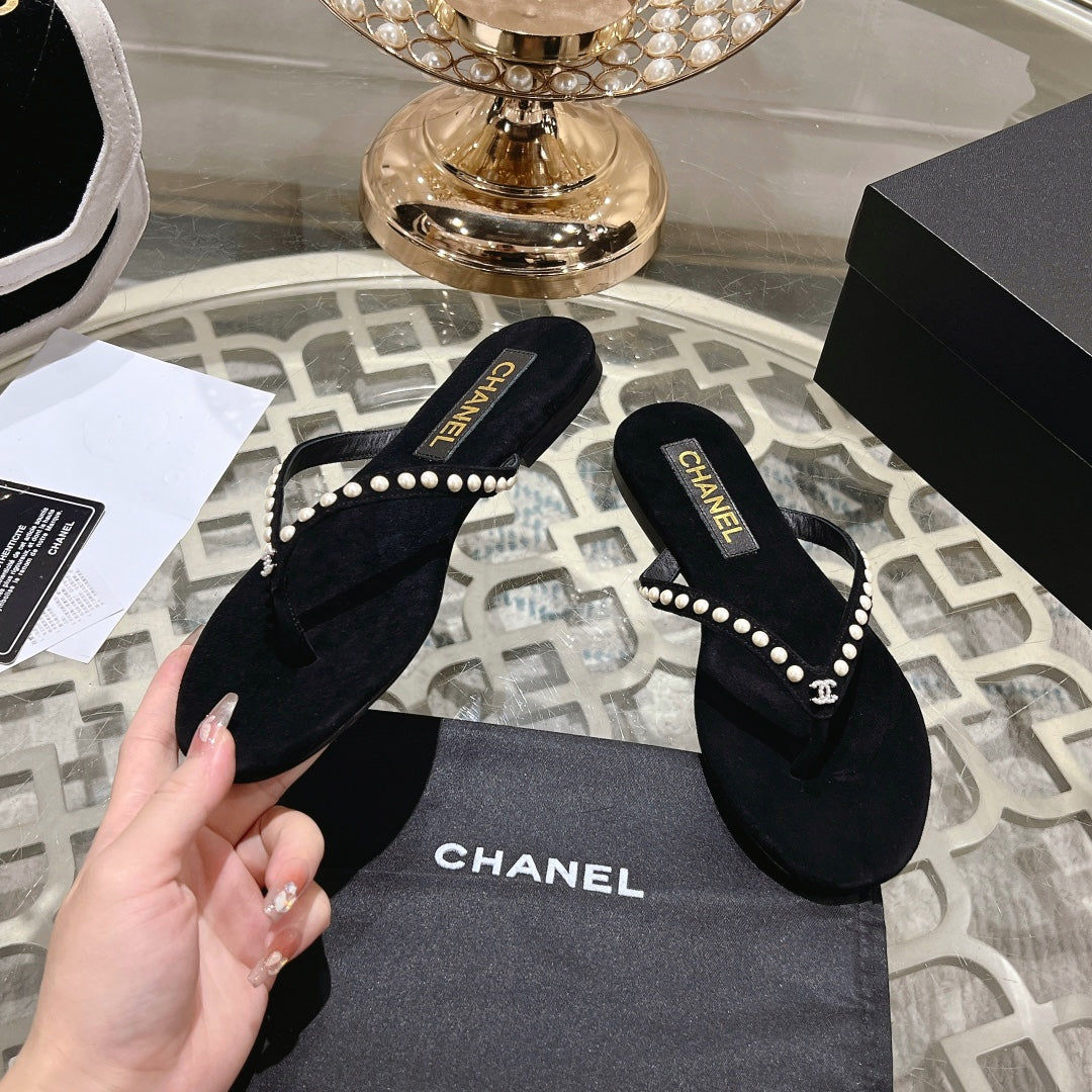 PEARL THONG SANDAL IN BLACK SUEDE