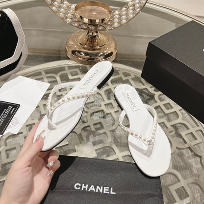 PEARL THONG SANDAL IN WHITE LAMBSKIN