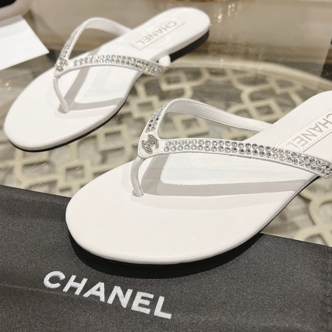 RHINESTONES THONG SANDAL IN WHITE LAMBSKIN