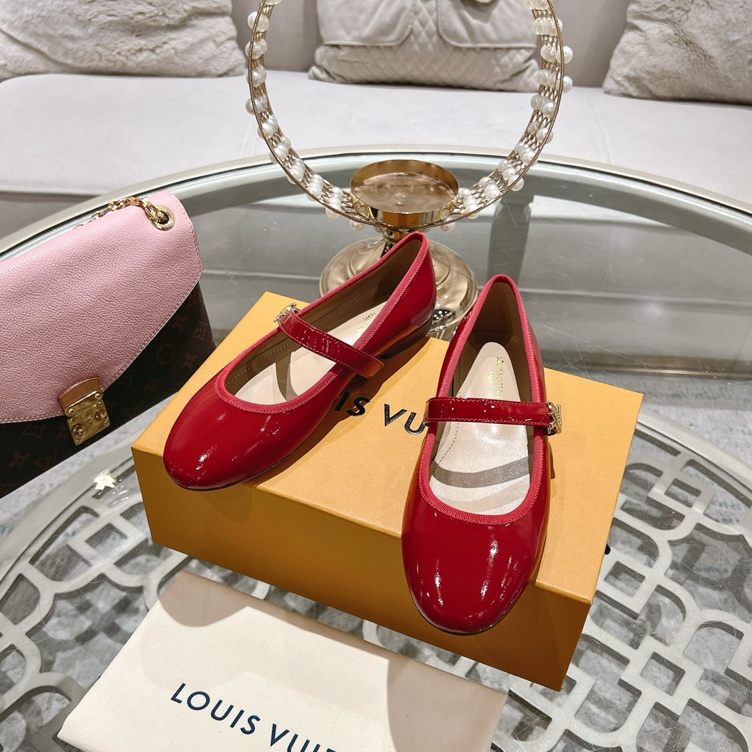 MARY JANE SHOES IN CHERRY RED PATENT CALFSKIN