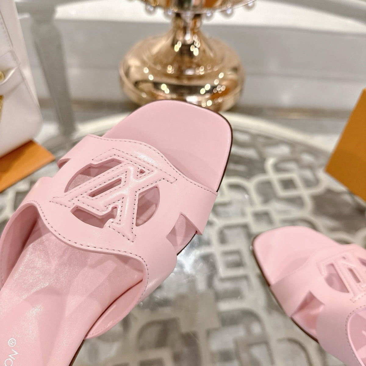 ISOLA FLAT SLIDE IN PASTEL PINK CALFSKIN