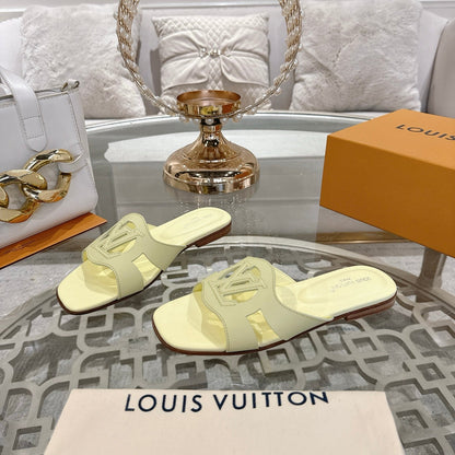 ISOLA FLAT SLIDE IN PALE YELLOW CALFSKIN
