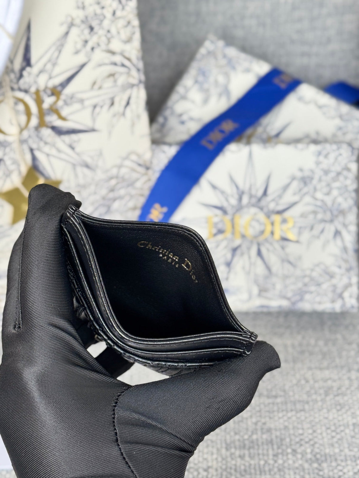 FREESIA CARD HOLDER 10 IN BLACK QUILTED ALLOVER CALFSKIN