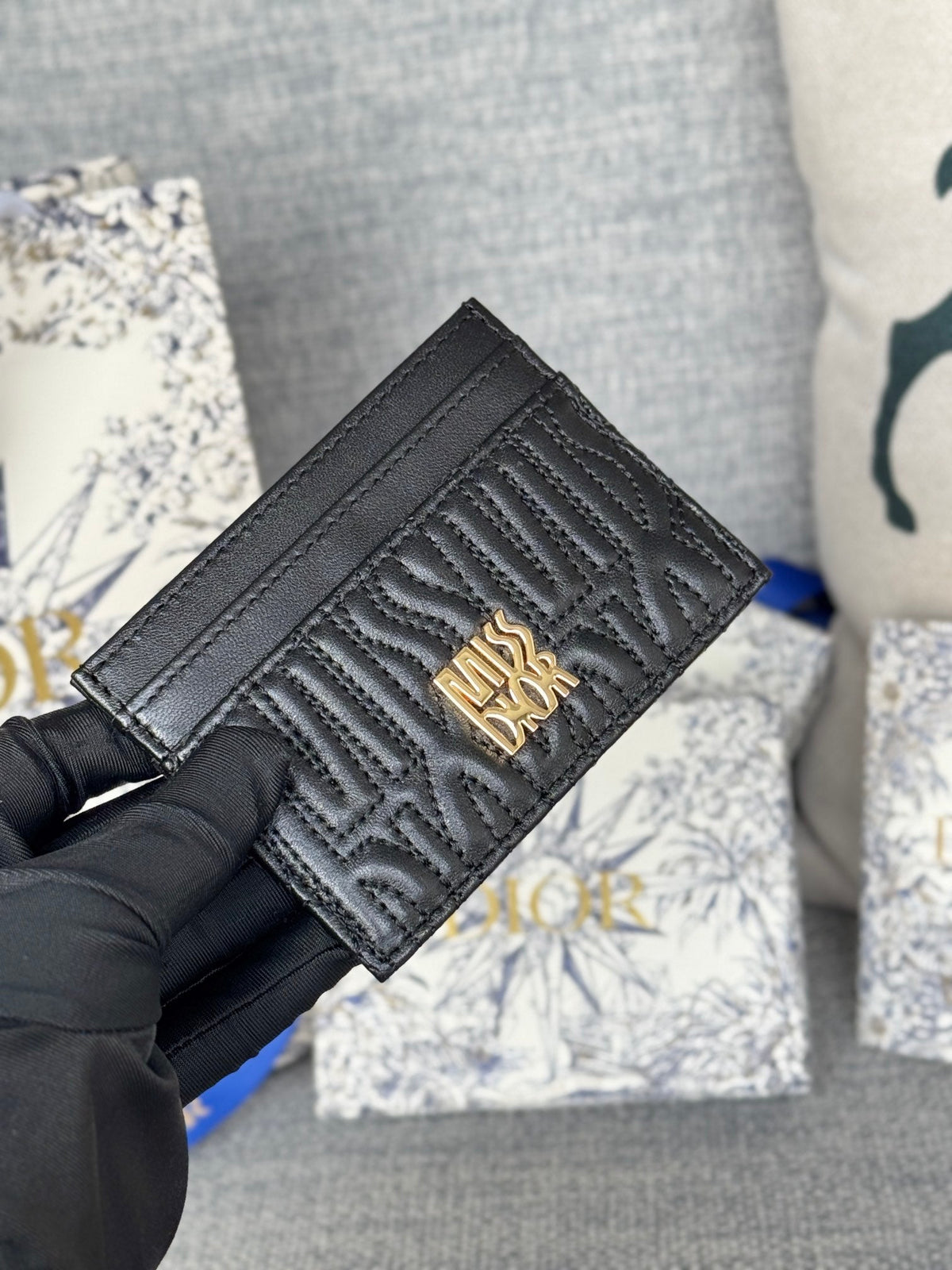 FREESIA CARD HOLDER 10 IN BLACK QUILTED ALLOVER CALFSKIN