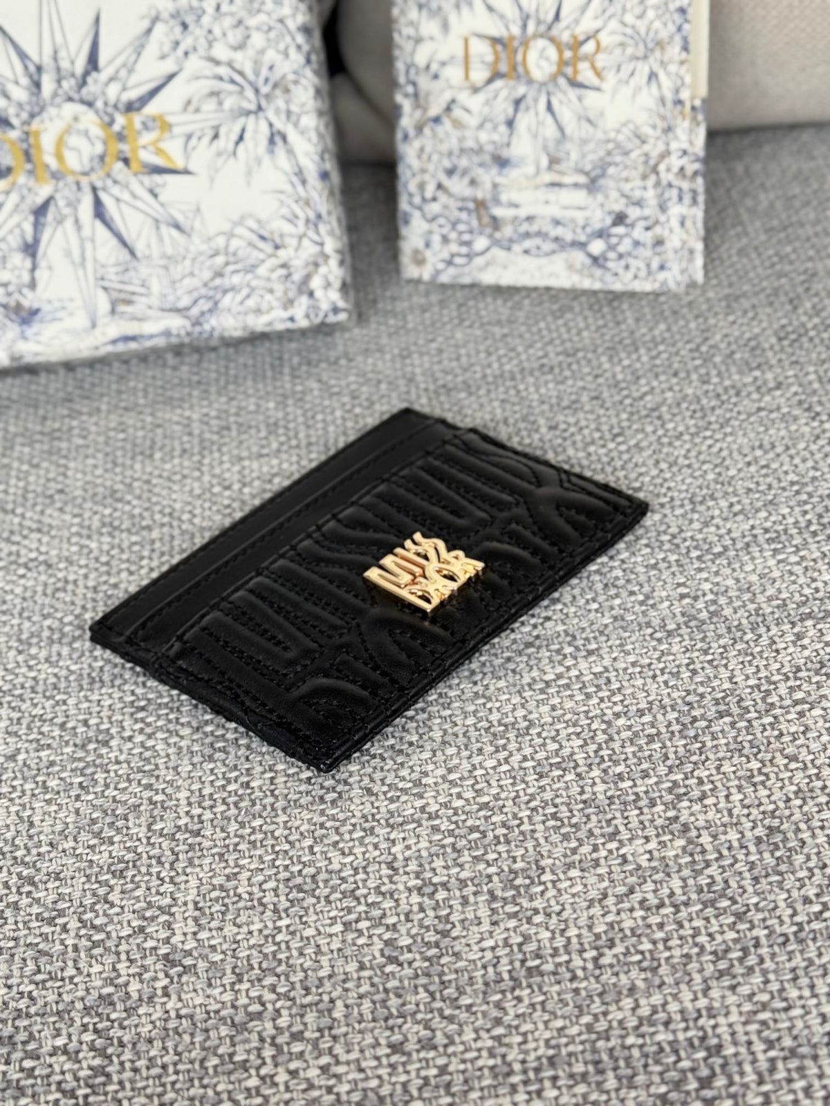 FREESIA CARD HOLDER 10 IN BLACK QUILTED ALLOVER CALFSKIN