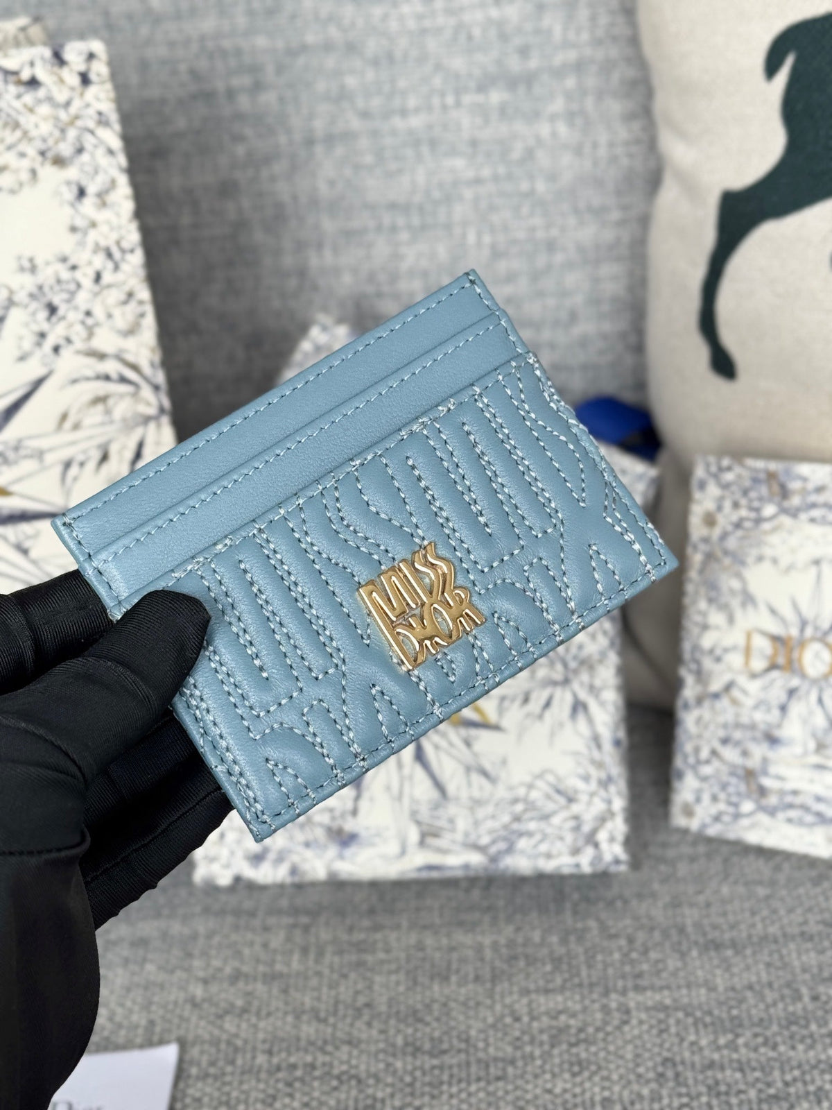 FREESIA CARD HOLDER 10 IN BABY BLUE QUILTED ALLOVER CALFSKIN