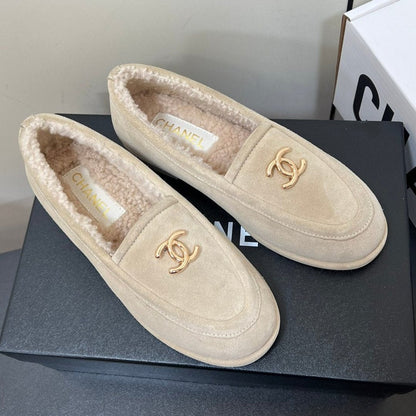 LOAFER IN BEIGE SUEDE AND SOLF FLEECE LINING