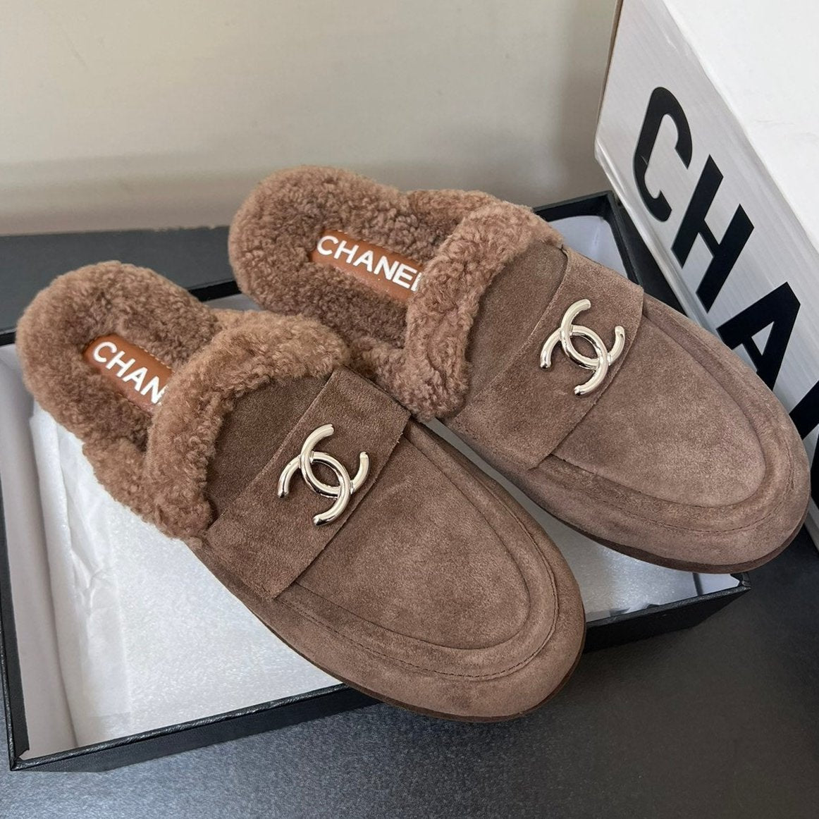 LOAFERS MULE IN MEDIUM BROWN SUEDE AND FLEECE LINING