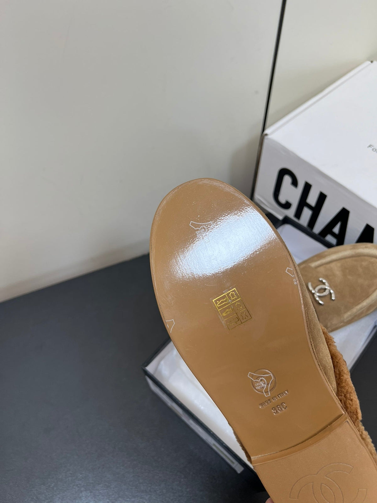LOAFERS MULE IN PEANUT BROWN SUEDE AND FLEECE LINING
