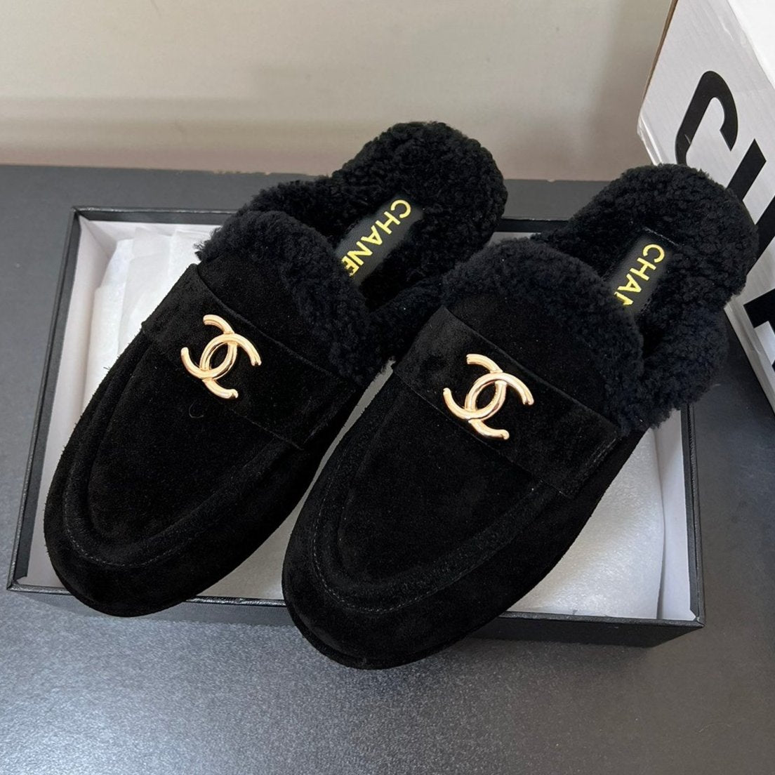 LOAFERS MULE IN BLACK SUEDE AND FLEECE LINING