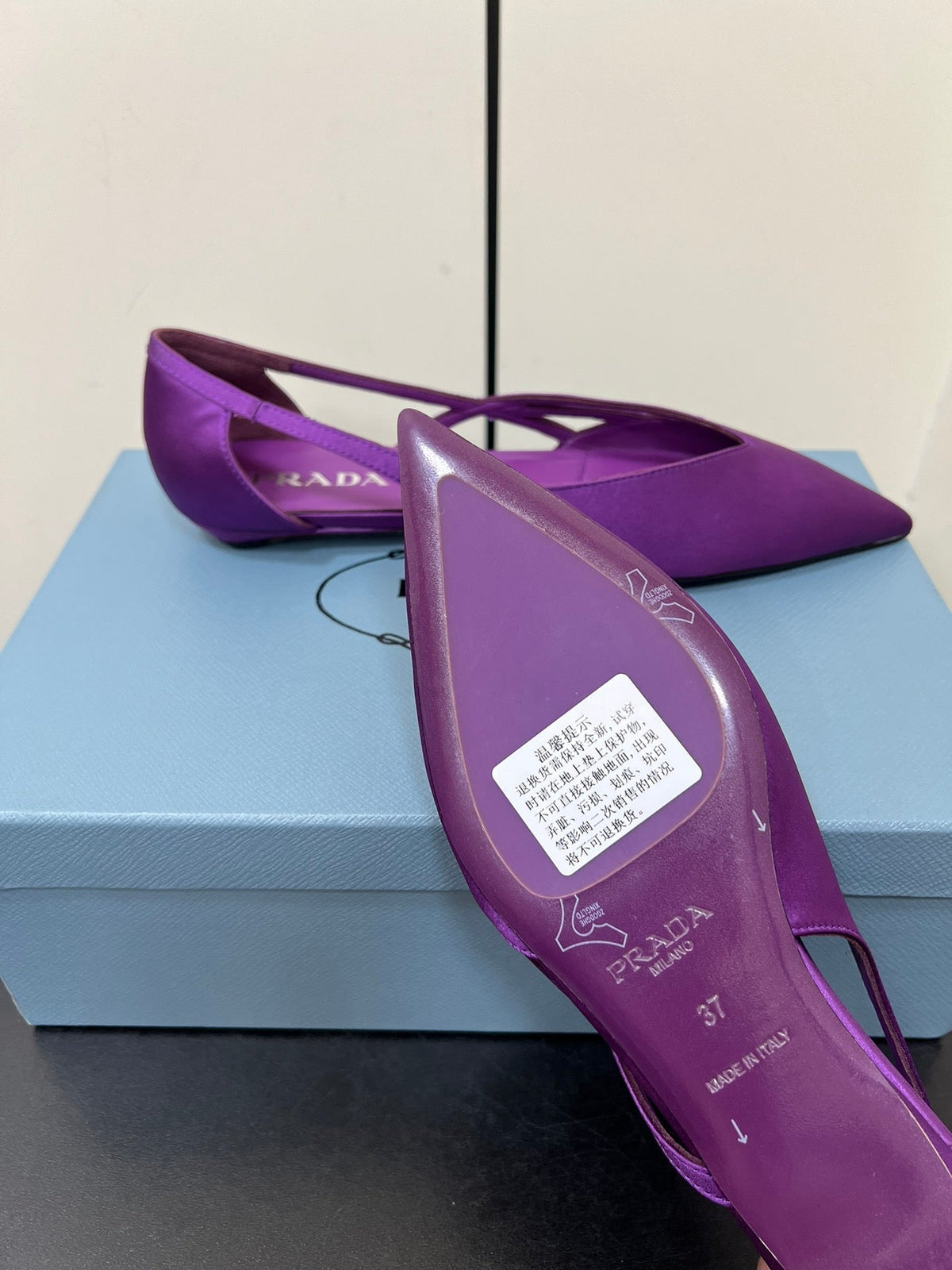 CUT-OUT BALLERINAS IN VIOLET SATIN