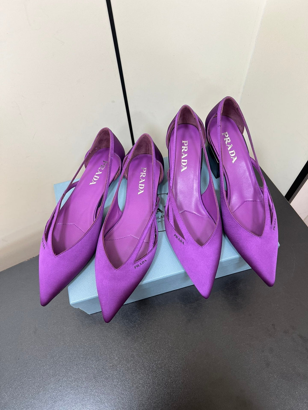 CUT-OUT BALLERINAS IN VIOLET SATIN