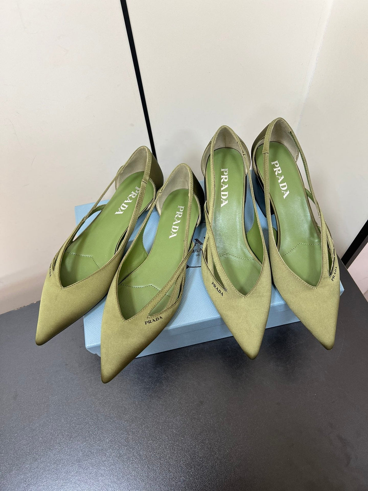 CUT-OUT BALLERINAS IN OLIVE GREEN SATIN