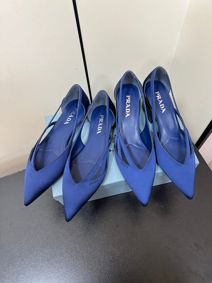 CUT-OUT BALLERINAS IN NAVY BLUE SATIN