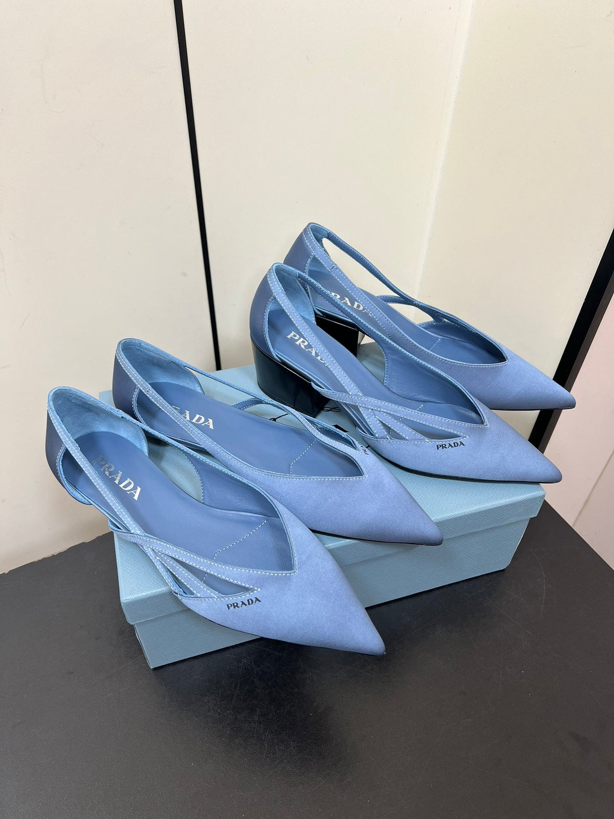 CUT-OUT BALLERINAS IN PERANO BLUE SATIN