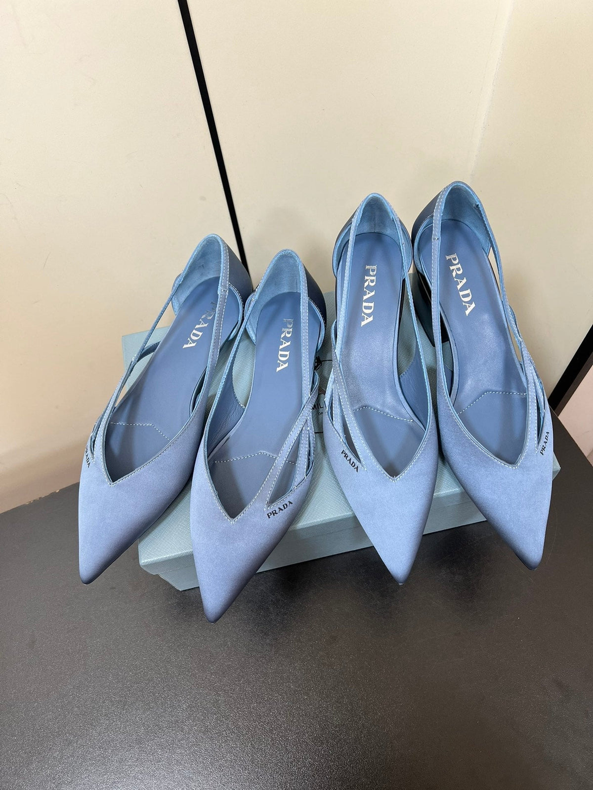 CUT-OUT BALLERINAS IN PERANO BLUE SATIN