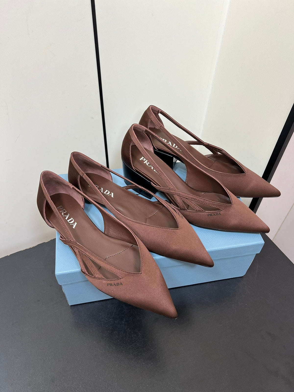 CUT-OUT BALLERINAS IN CHOCOLATE BROWN SATIN