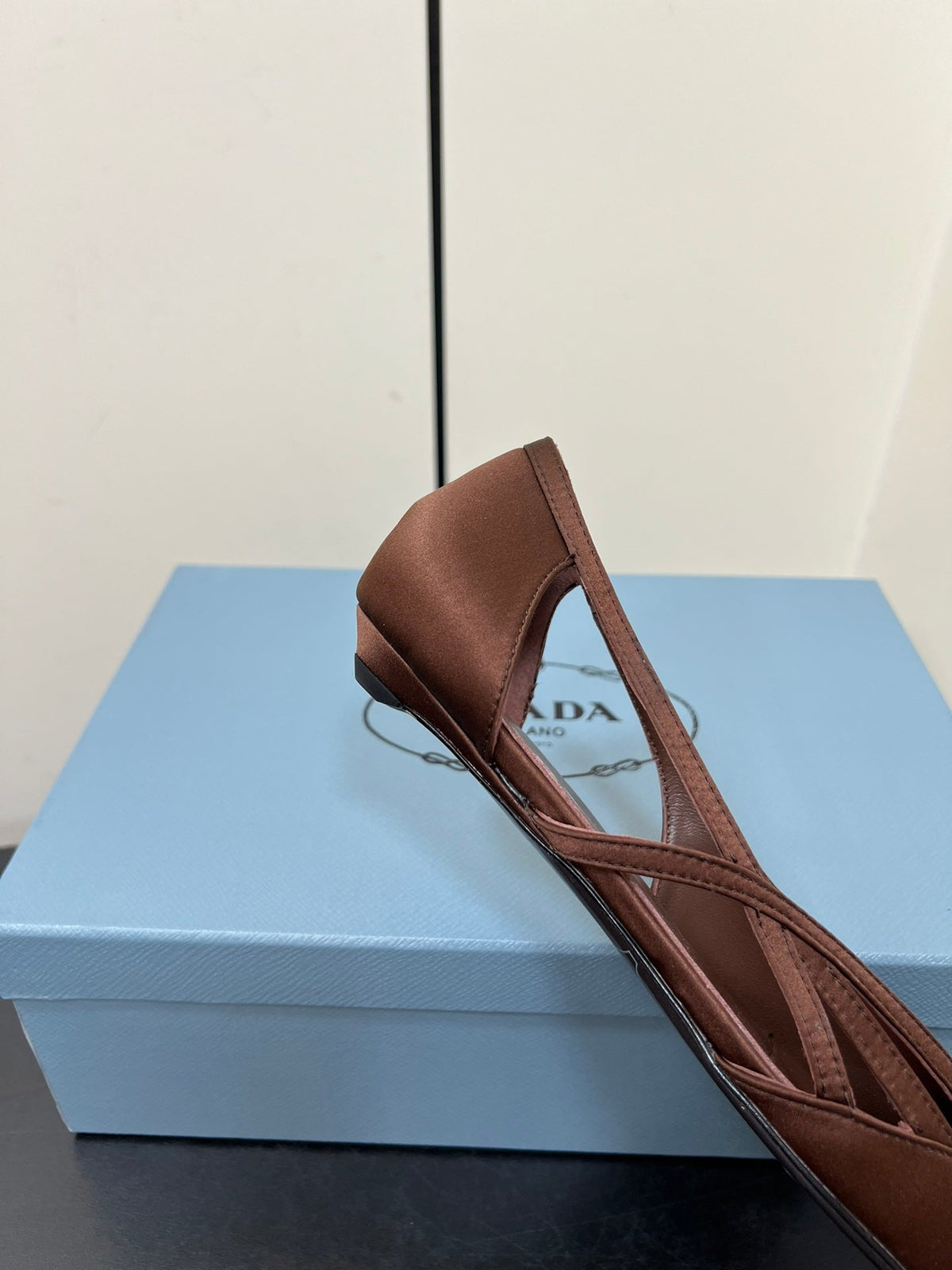 CUT-OUT BALLERINAS IN CHOCOLATE BROWN SATIN