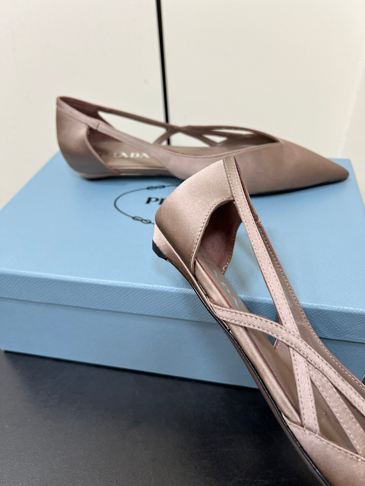 CUT-OUT BALLERINAS IN HAZELNUT BEIGE SATIN
