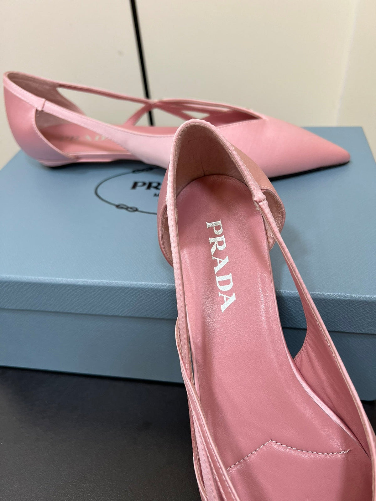 CUT-OUT BALLERINAS IN BABY PINK SATIN