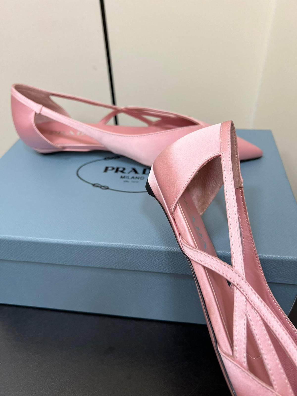 CUT-OUT BALLERINAS IN BABY PINK SATIN