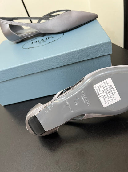 CUT-OUT BALLERINAS IN WARM GRAY SATIN