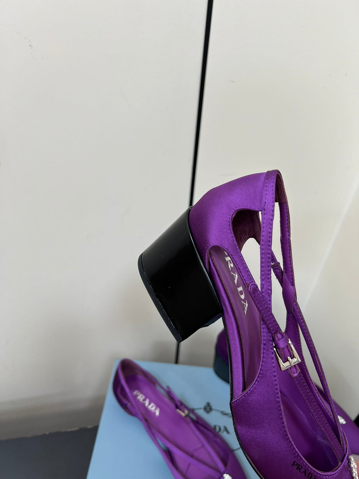 CUT-OUT PUMPS WITH BEAD BUCKLE IN VIOLET SATIN