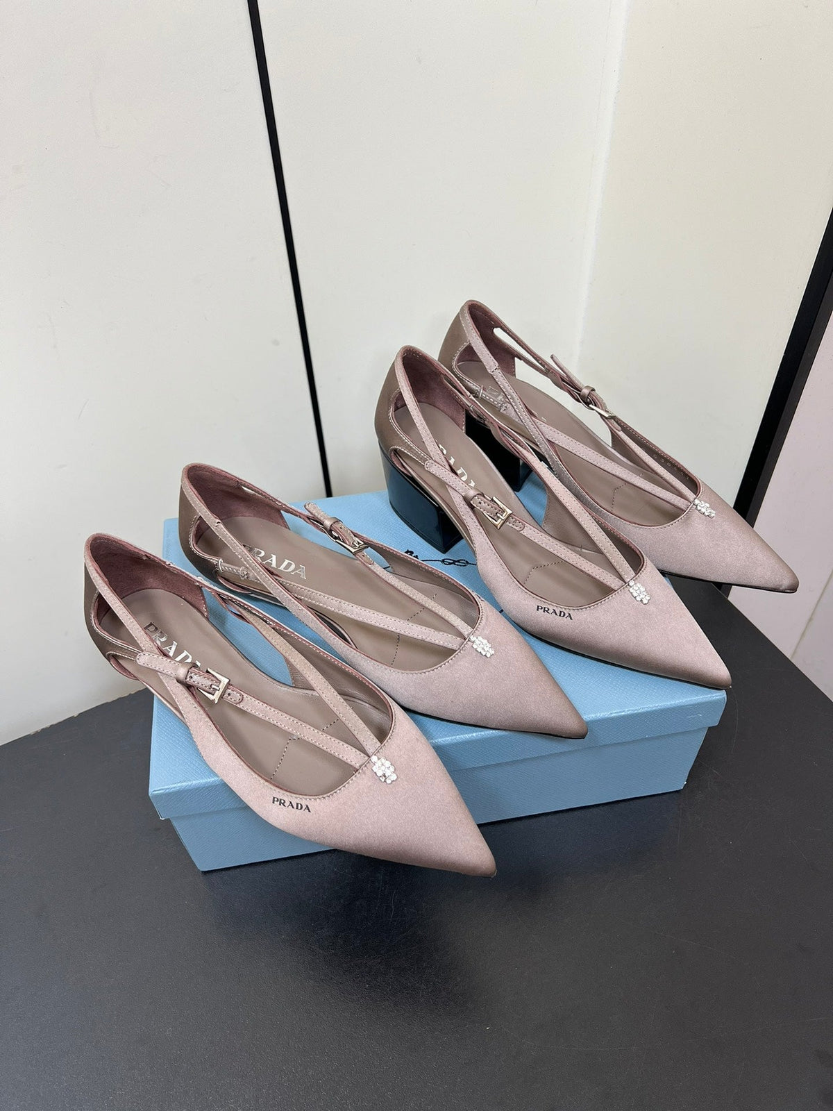 CUT-OUT PUMPS WITH BEAD BUCKLE IN HAZELNUT BEIGE SATIN